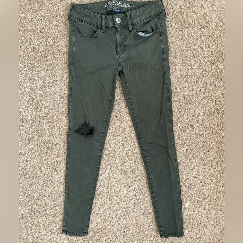 American Eagle Distressed Green Jeggings size 2